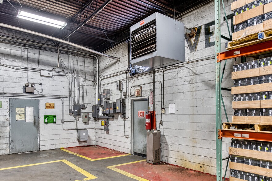 More Photos Of 1076 Airport Rd, Tappahannock Warehouse For Lease