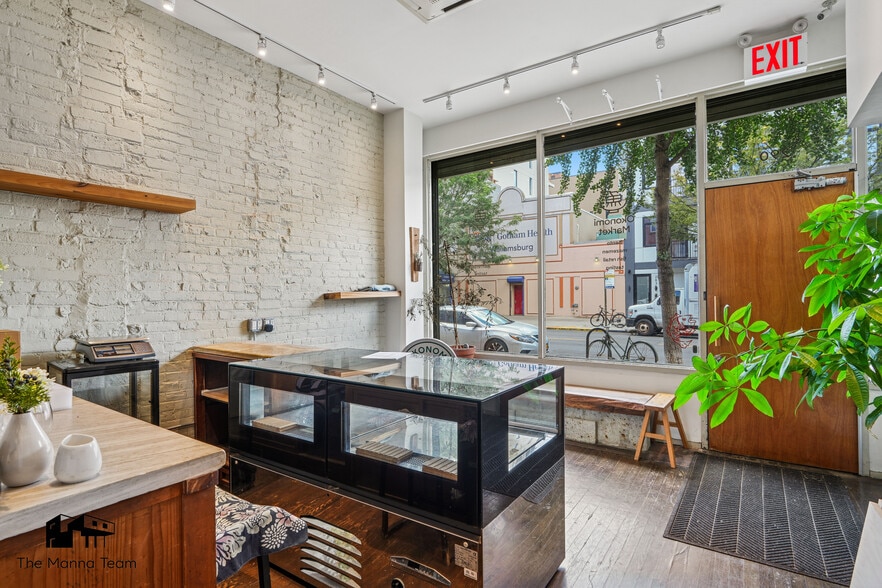 Primary Photo Of 290 Graham Ave, Brooklyn Storefront Retail Residential For Lease