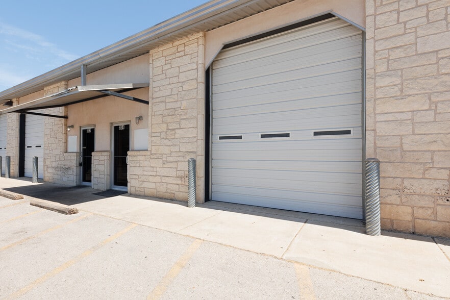 More Photos Of 2255 CR 172, Round Rock Light Manufacturing For Sale