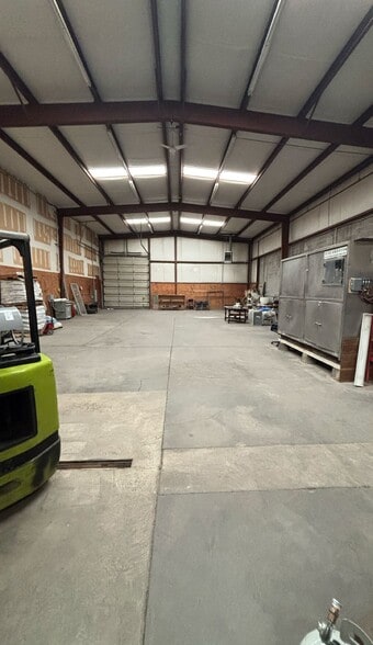 More Photos Of 121 Virginia St NE, Albuquerque Light Distribution For Sale