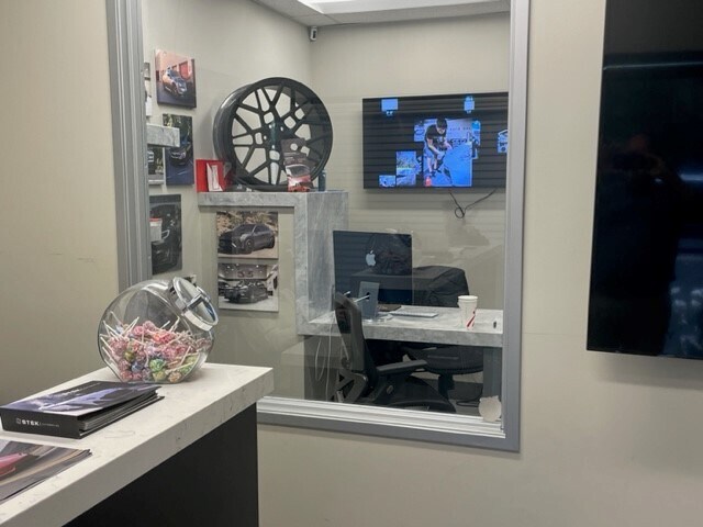 More Photos Of 5740 Corsa Ave, Westlake Village Warehouse For Lease