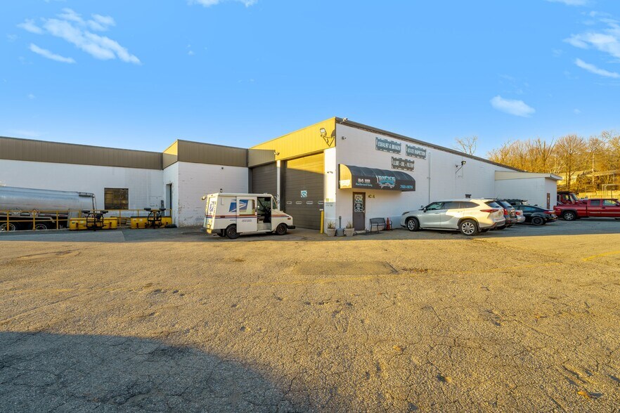 More Photos Of 840 Cumberland Hill Rd, Woonsocket Warehouse For Sale