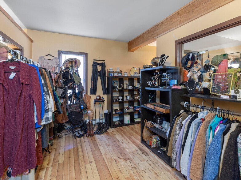 More Photos Of 609 Clinton St, Ridgway Apartments For Sale