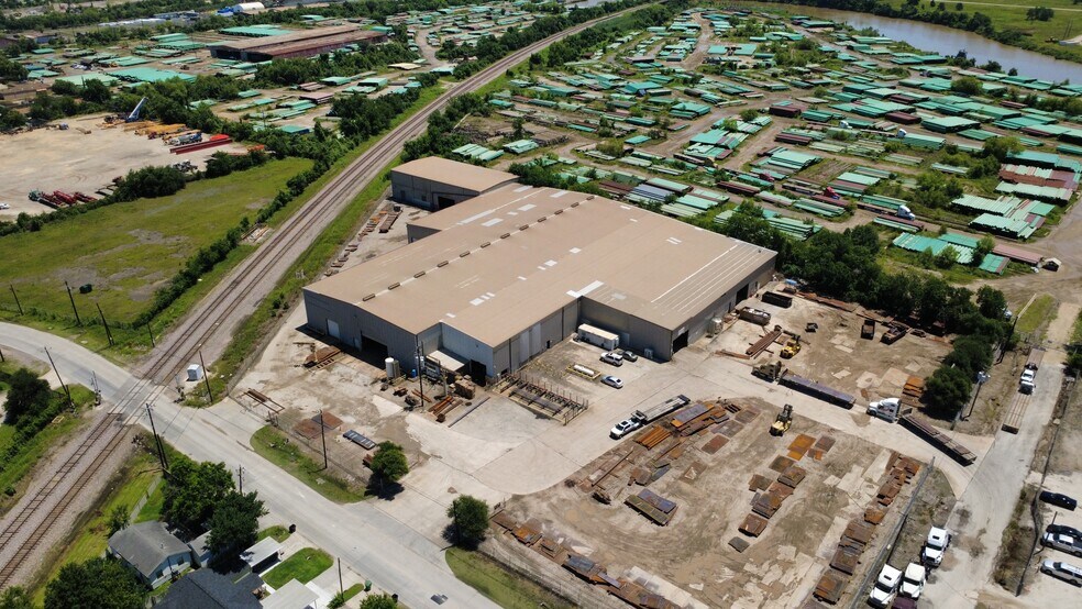 More Photos Of 1629 Miles St, Houston Manufacturing For Lease