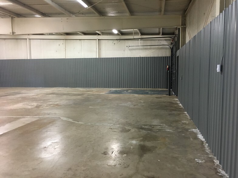 More Photos Of 2006 50th St, Lubbock Flex For Lease