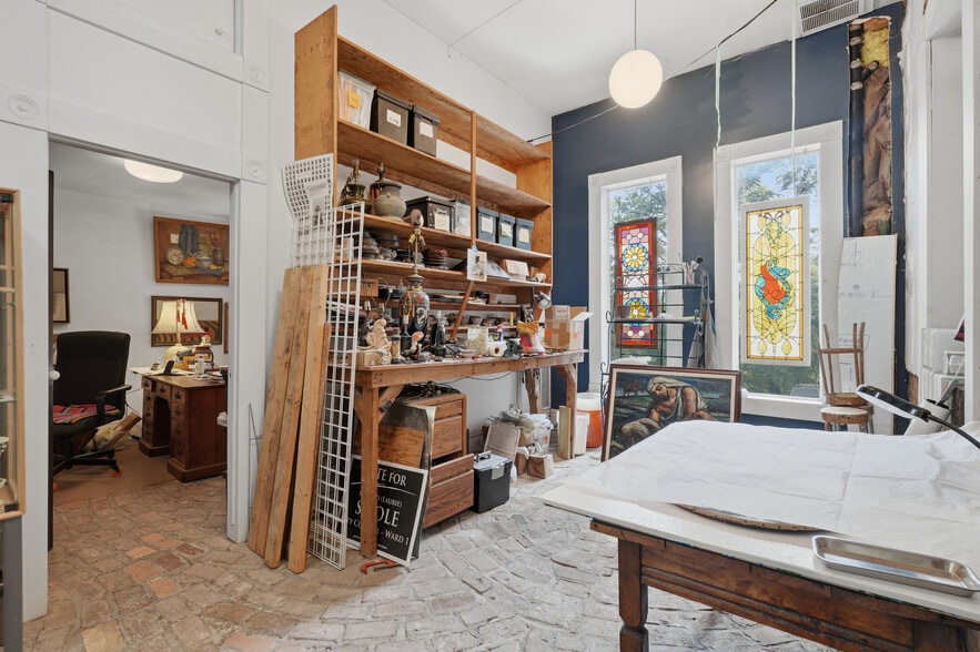 More Photos Of 65 Spring St, Eureka Springs General Retail For Sale