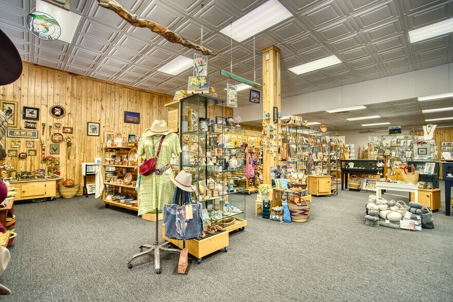 More Photos Of 424 Main St, Lyons Storefront For Sale