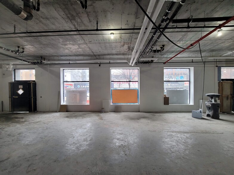 More Photos Of 909 E Tremont Ave, Bronx General Retail For Lease