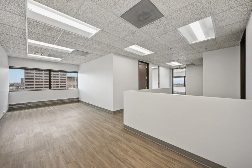 More Photos Of 425 S Cherry St, Glendale Office For Lease