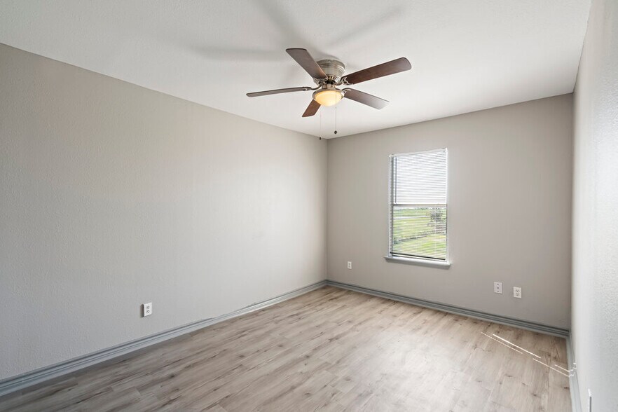 More Photos Of 610 Ferry Rd, Galveston Apartments For Sale