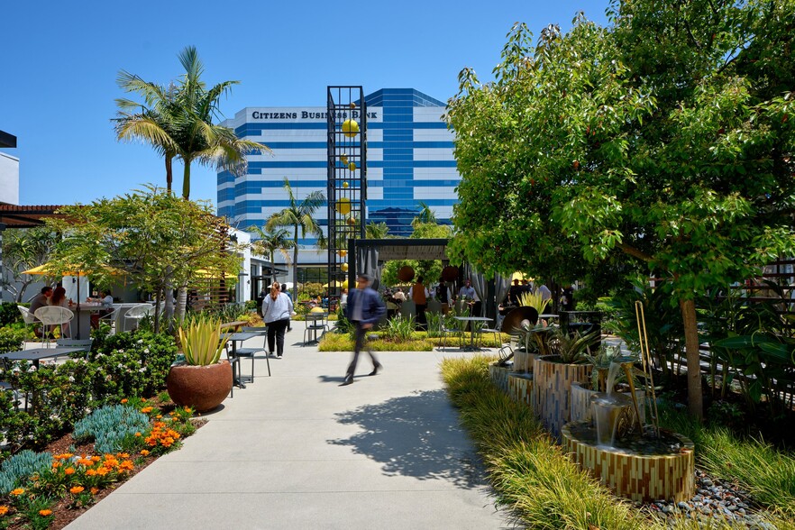 More Photos Of 980 W 190th St, Torrance Unknown For Lease