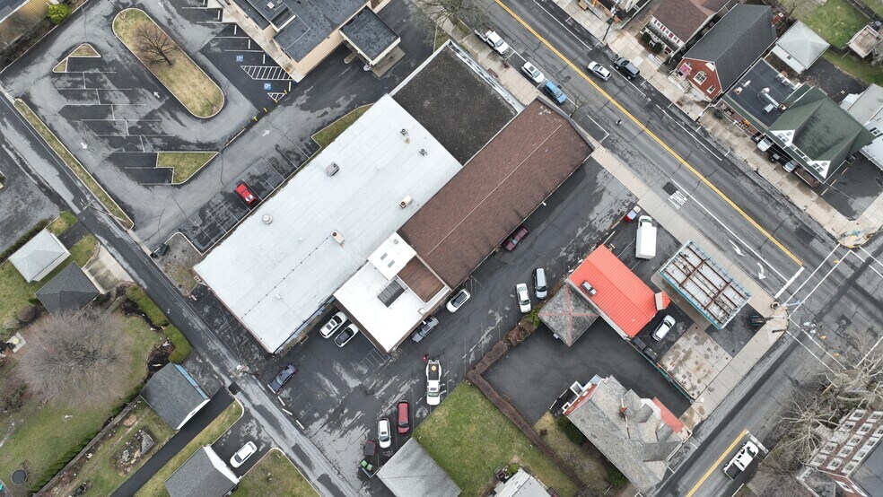 More Photos Of 25 S Broad St, Nazareth Medical For Lease