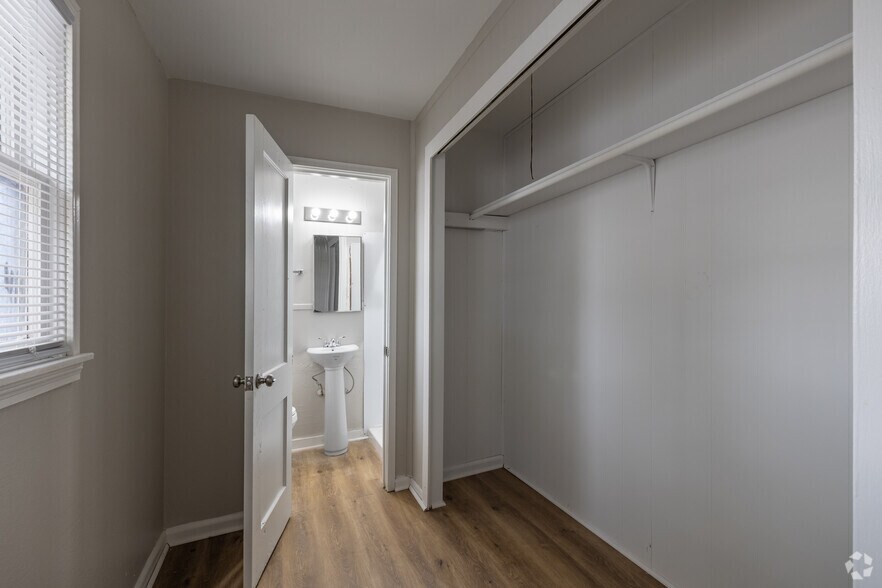 More Photos Of 1605 Water St, Kerrville Apartments For Sale