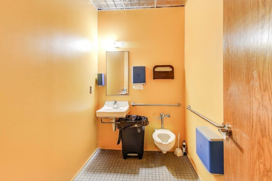 More Photos Of 5511 95th Ave, Kenosha Warehouse For Sale