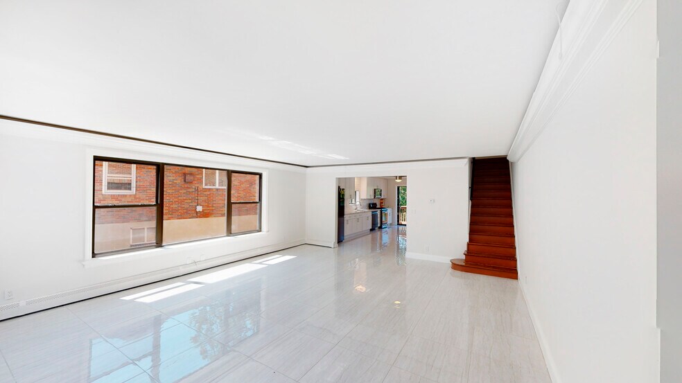 More Photos Of 37 Lakeshore Dr, Oakland Multifamily For Sale