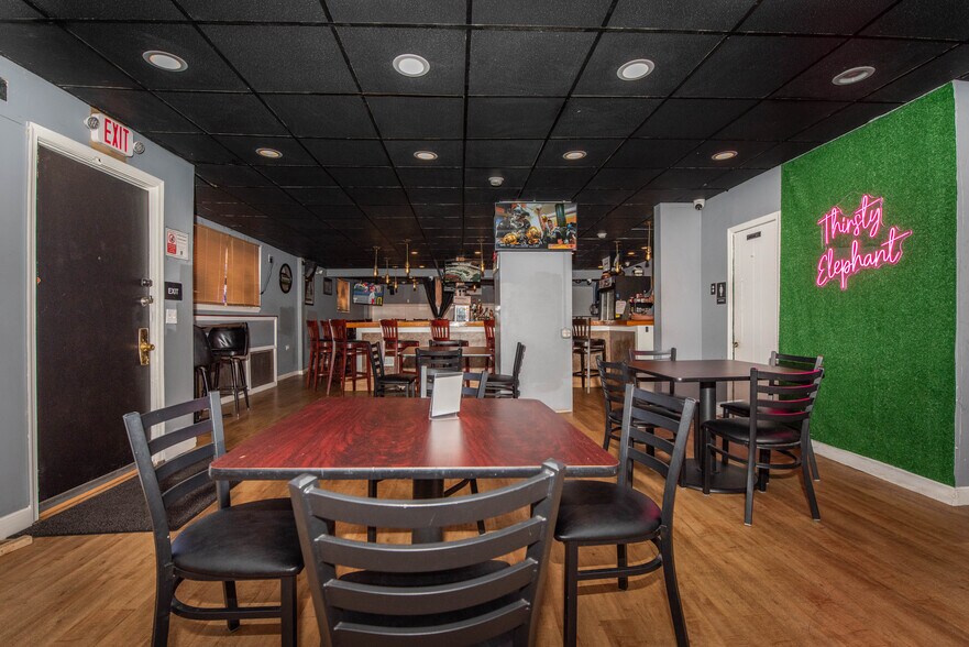 More Photos Of 932 Wyoming Ave, Scranton Bar For Sale