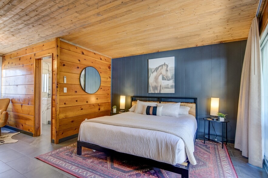 More Photos Of 13383 Sierra Way, Kernville Hotel For Sale