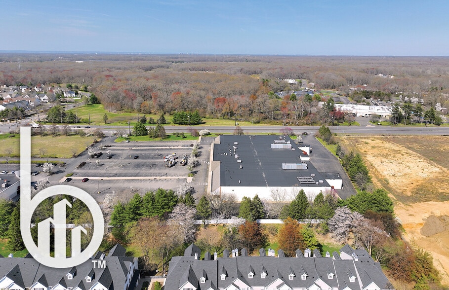 More Photos Of 24 Summerfield Blvd, Dayton Supermarket For Lease