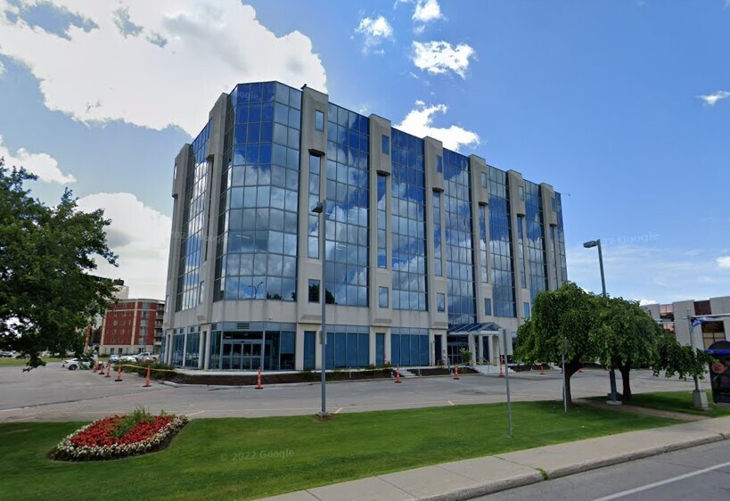 More Photos Of 3400 Boul Du Souvenir, Laval Office For Lease