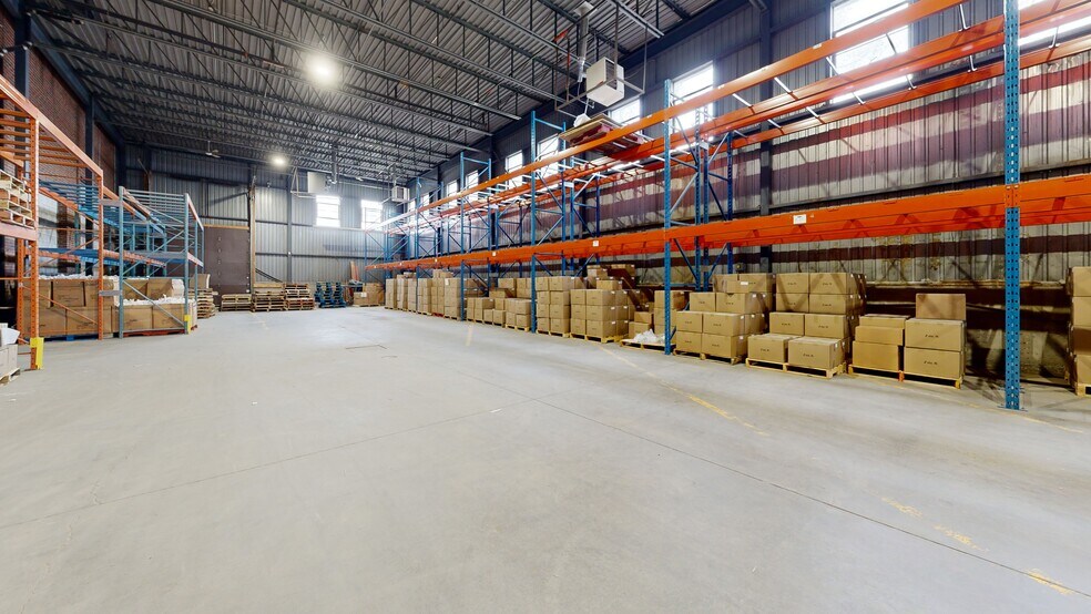Primary Photo Of 1280 Boul Jules-Poitras, Montréal Warehouse For Lease