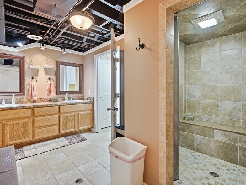More Photos Of 35000-35008 Division Rd, Richmond Medical For Sale