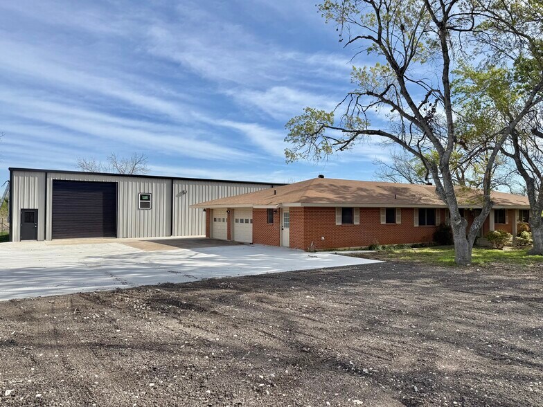 Primary Photo Of 10025 Farm to Market 1660, Hutto Warehouse For Sale