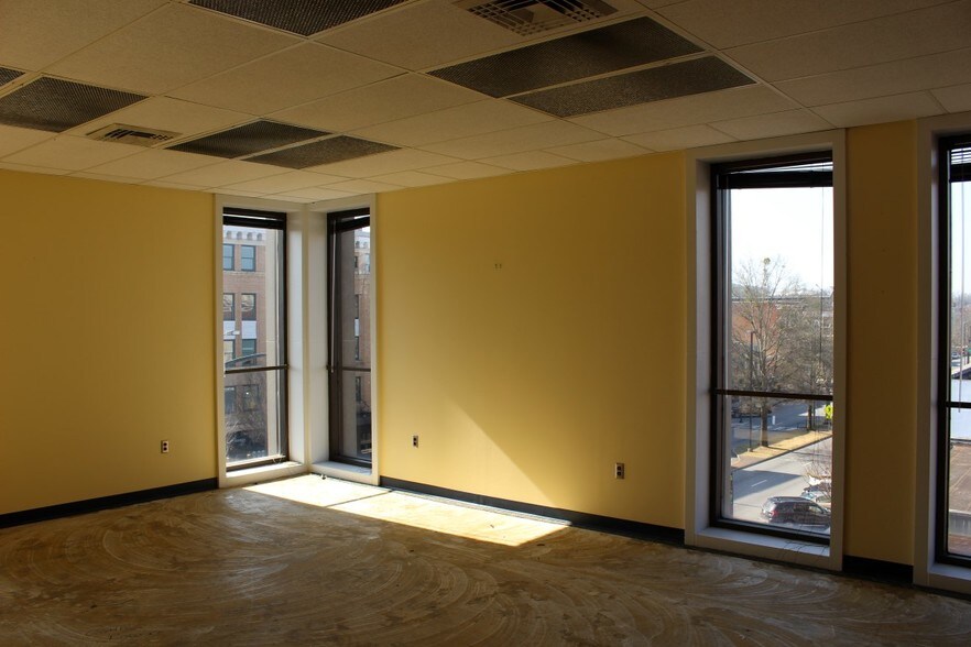 More Photos Of 501 Broad St, Rome Office For Lease