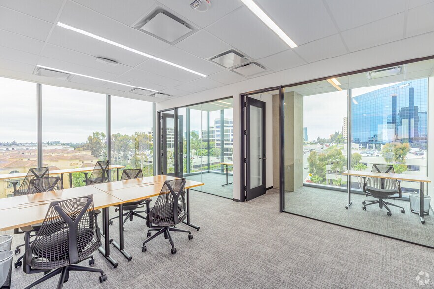 More Photos Of 4727 Executive Dr, San Diego Coworking Space