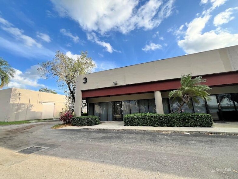 Primary Photo Of 5601 Powerline Rd, Fort Lauderdale Light Distribution For Lease