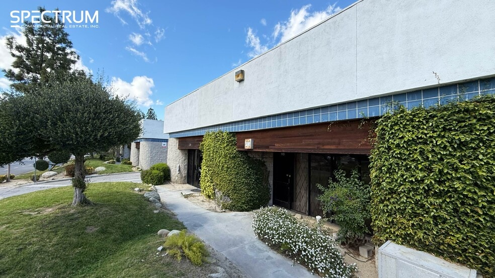 Primary Photo Of 27720 Avenue Scott, Valencia Service For Lease