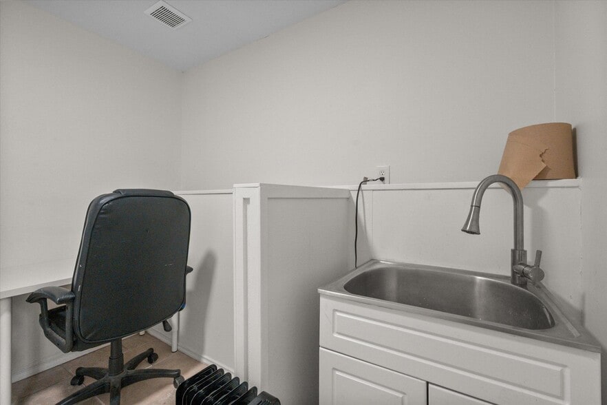 More Photos Of 8850 Davis Blvd, Southlake Land For Lease