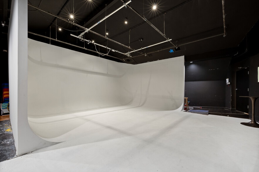 More Photos Of 5250 Vineland Ave, North Hollywood Loft Creative Space For Lease