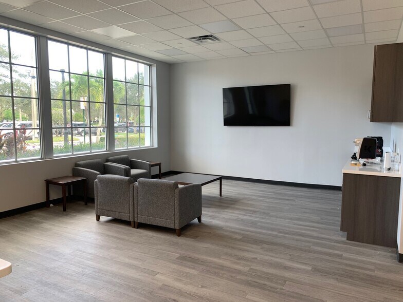 More Photos Of 10600-10690 Forest Hill Blvd, Wellington General Retail For Lease
