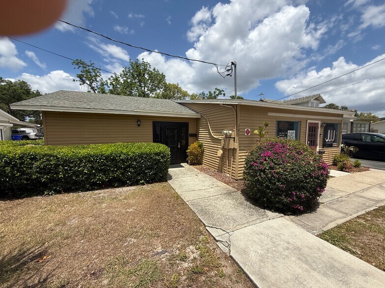 More Photos Of 285 E Alfred St, Tavares General Retail For Lease