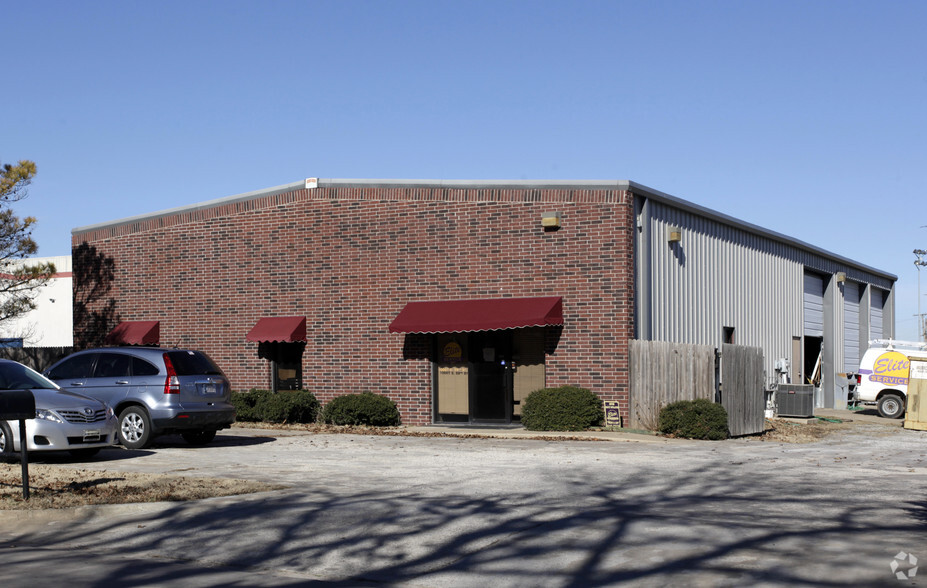 Primary Photo Of 10007 E 59th St, Tulsa Service For Lease