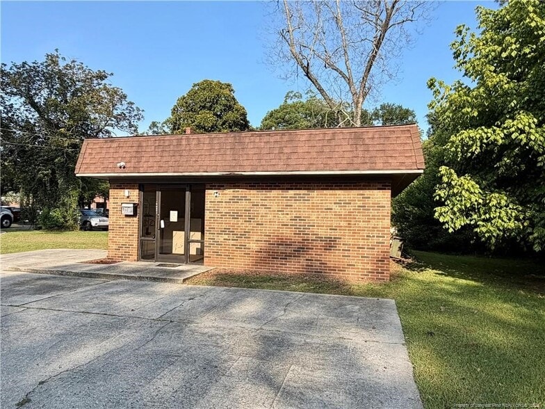 More Photos Of 601 E 7th St, Lumberton Office For Sale