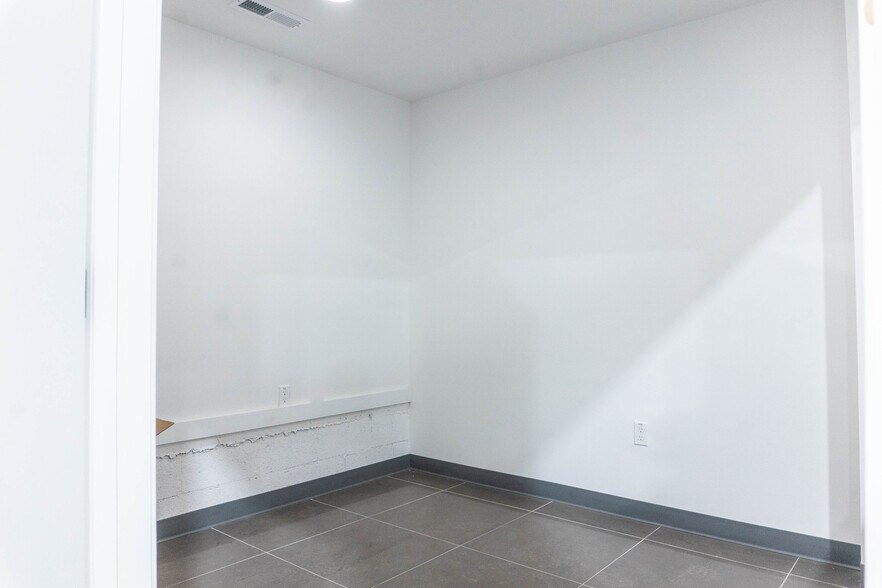 More Photos Of 122 Atando Ave, Charlotte Service For Lease