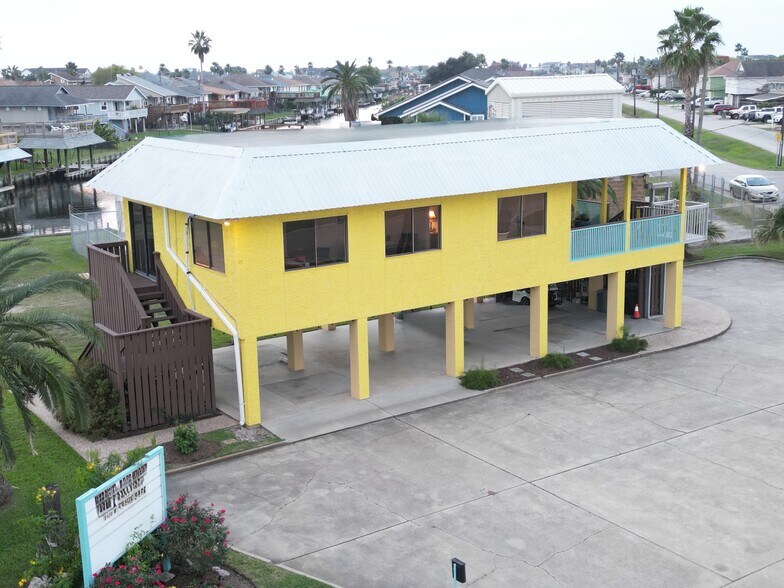 More Photos Of 3109 Neptune Dr, Bayou Vista Office For Sale