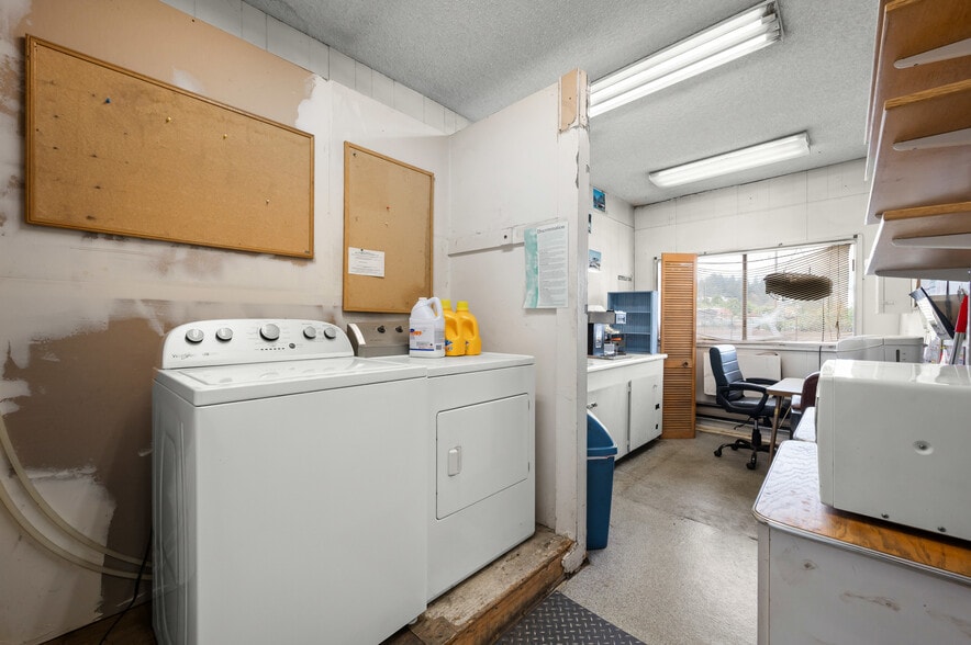 More Photos Of 3521 Franklin Blvd, Eugene Auto Dealership For Sale