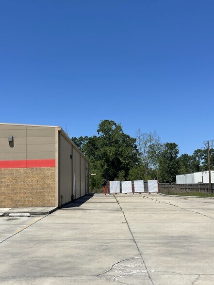 More Photos Of 44034 Highway 429, Saint Amant Freestanding For Lease