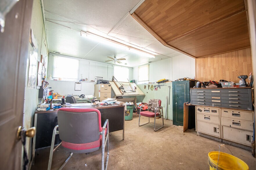 More Photos Of 1128 N Main St, Uhrichsville Manufacturing For Sale