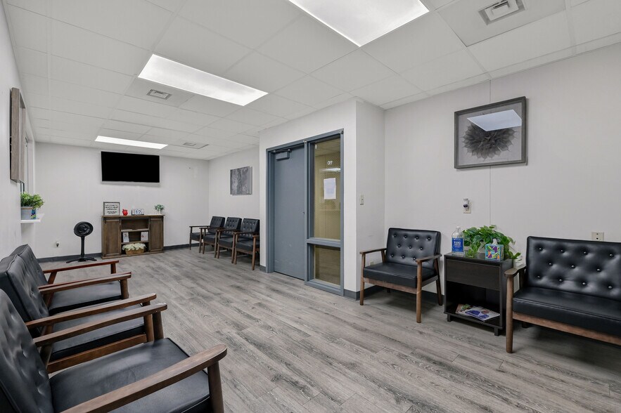 More Photos Of 425 N Highland Ave, Sherman Medical For Sale