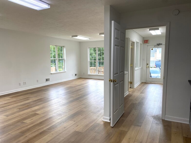 More Photos Of 8912 Stone Green Way, Louisville Office For Lease