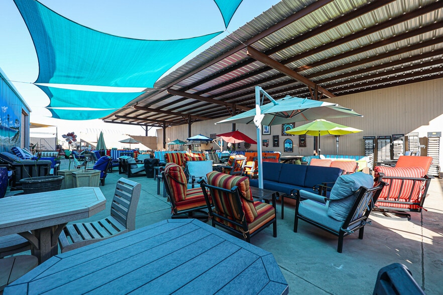 More Photos Of 236 S Alma School Rd, Mesa Showroom For Sale