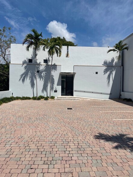 More Photos Of 133 Grand Ave, Miami Office For Lease
