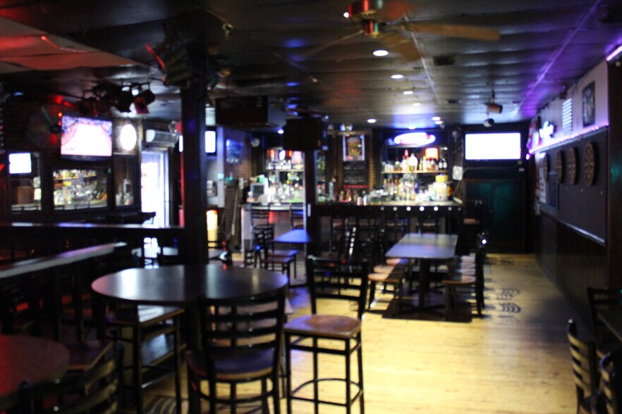 More Photos Of 210 Commercial Way, Jefferson City Flex For Sale