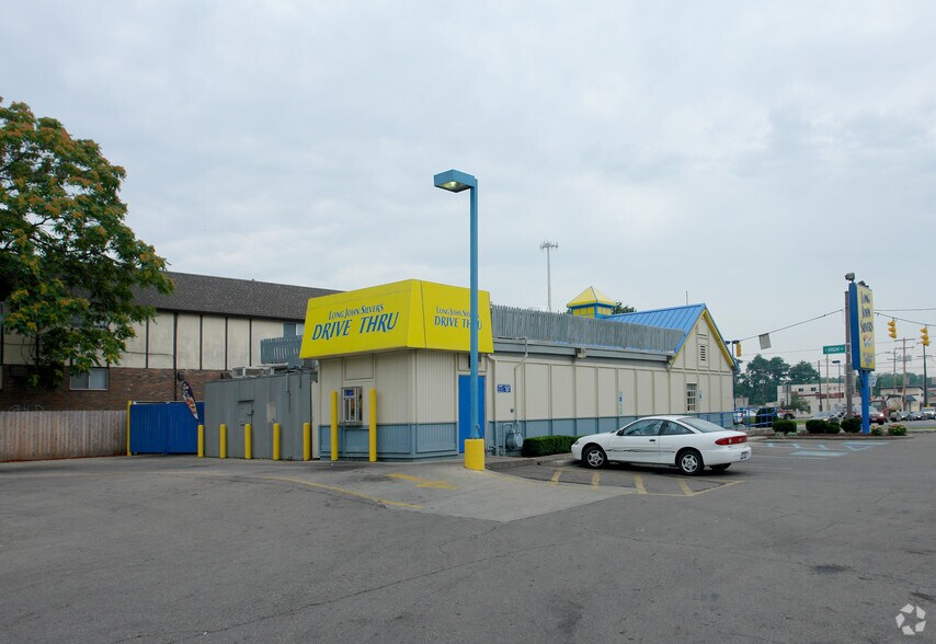 More Photos Of 1102 S High St, Columbus Fast Food For Lease