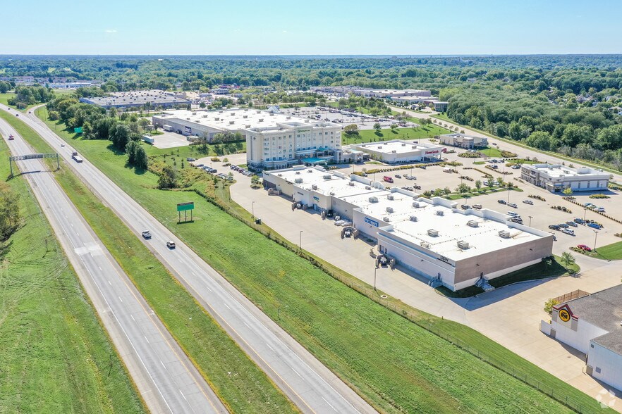 More Photos Of 4219-4341 Elmore Ave, Davenport General Retail For Lease