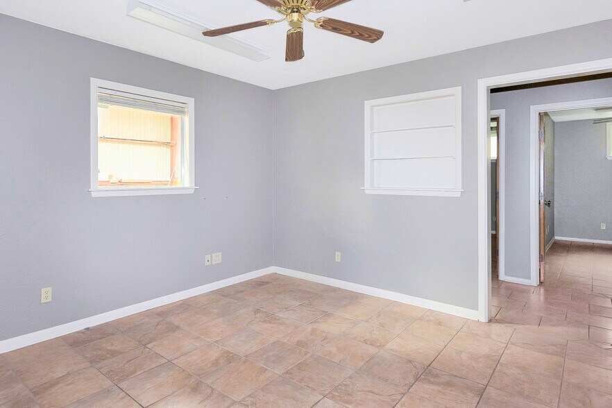 More Photos Of 4395 US Highway 60, Hereford Contractor Storage Yard For Sale