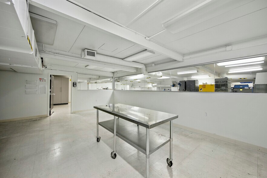 More Photos Of 7542 Trade St, San Diego Manufacturing For Lease